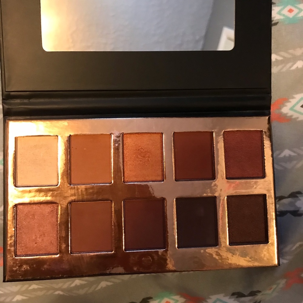 Crown pro make up eye shadow palette
